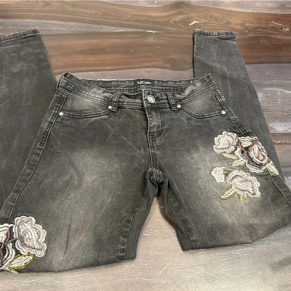 Suko black floral Embroidered jeans| size 2 - Picture 4 of 6